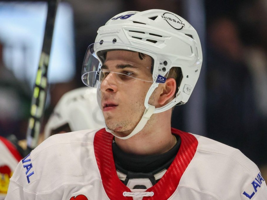 Slovenský hokejista Filip Mešár.