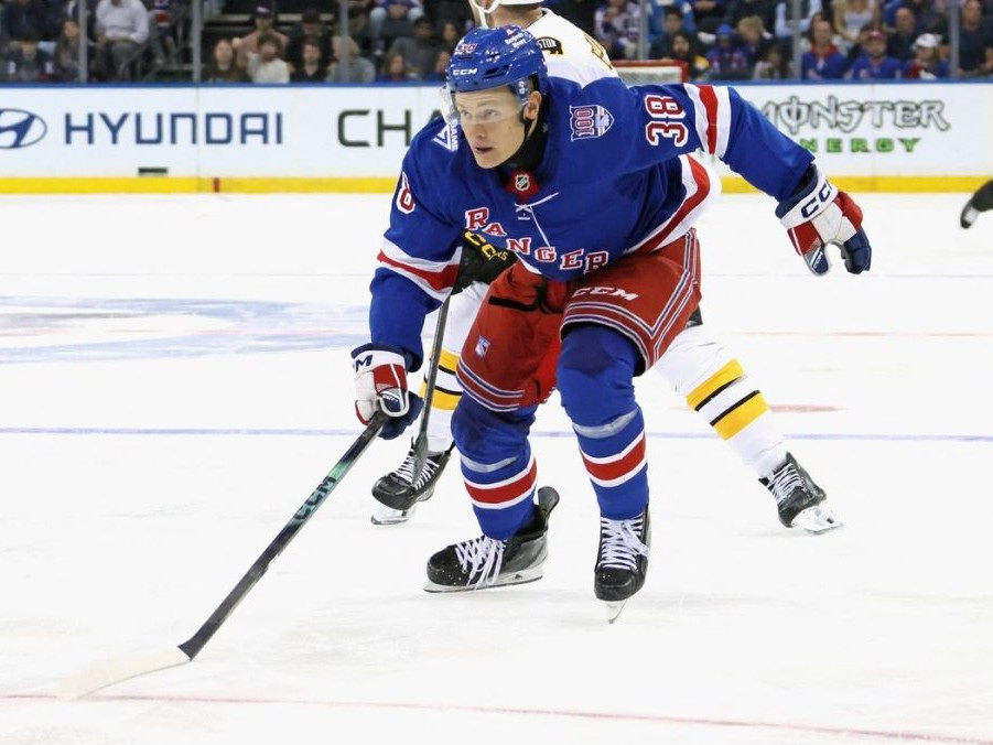 Adam Sýkora v drese New York Rangers.