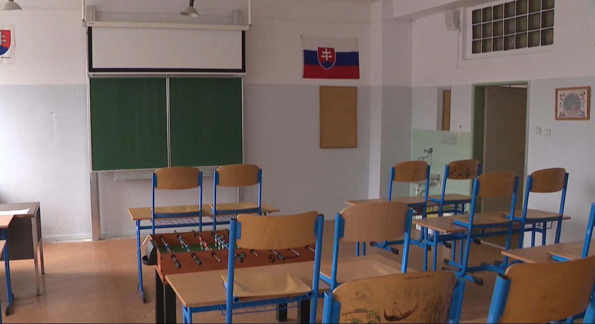 Rodičia maj&uacute; prv&eacute; v&yacute;sledky z prij&iacute;mačiek prostredn&iacute;ctvom ePrihl&aacute;&scaron;ok. Odborn&iacute;ci upozorňuj&uacute; na chyby v syst&eacute;me