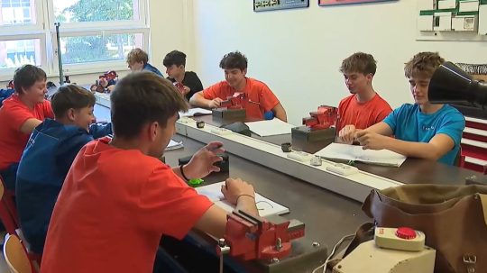 Žiaci strednej školy v Hradci Králové.