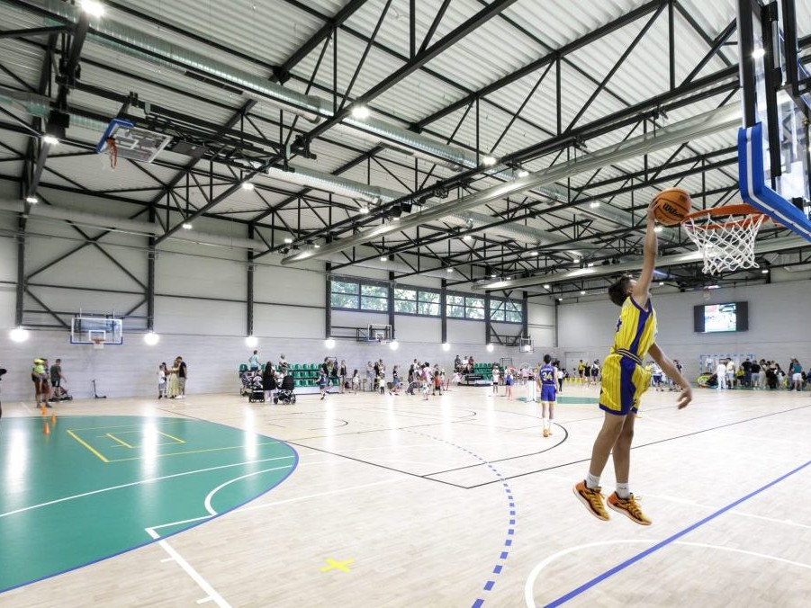 Na ilustračnej snímke športová hala.