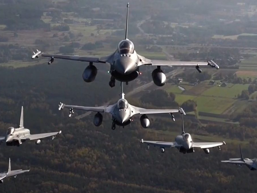 Na ilustračnej snímke stíhačky.