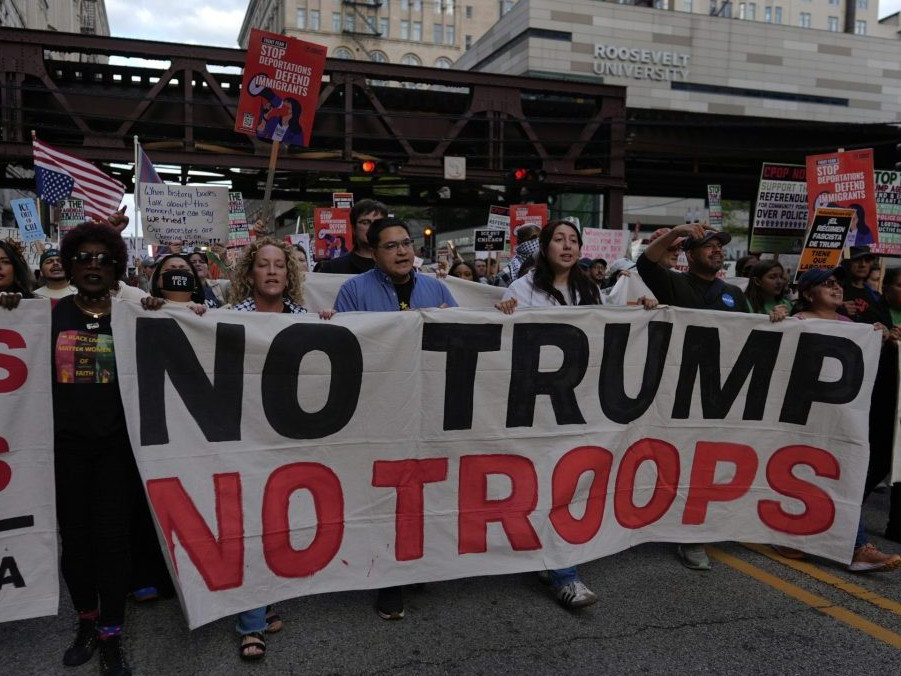 protestujúci ľudia