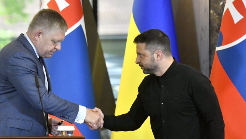 Robert Fico sa stretol s Volodymyrom Zelenským.