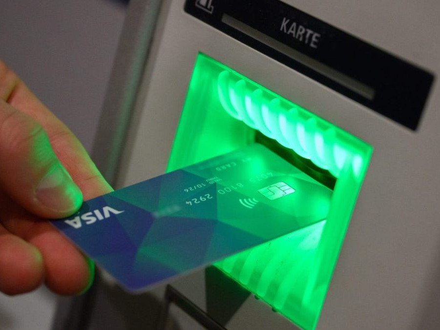 Na snímke platobná karta.