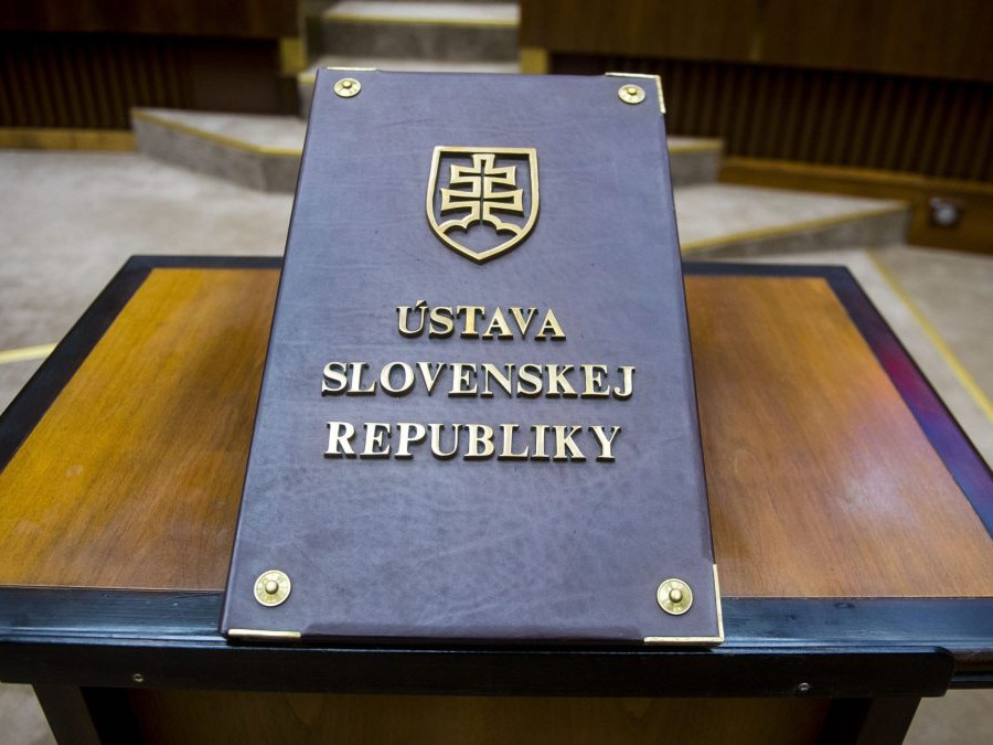 Ústava SR v NR SR.