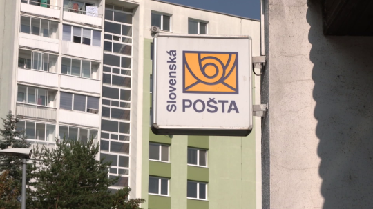 Na snímke je logo na pobočke Slovenskej pošty.