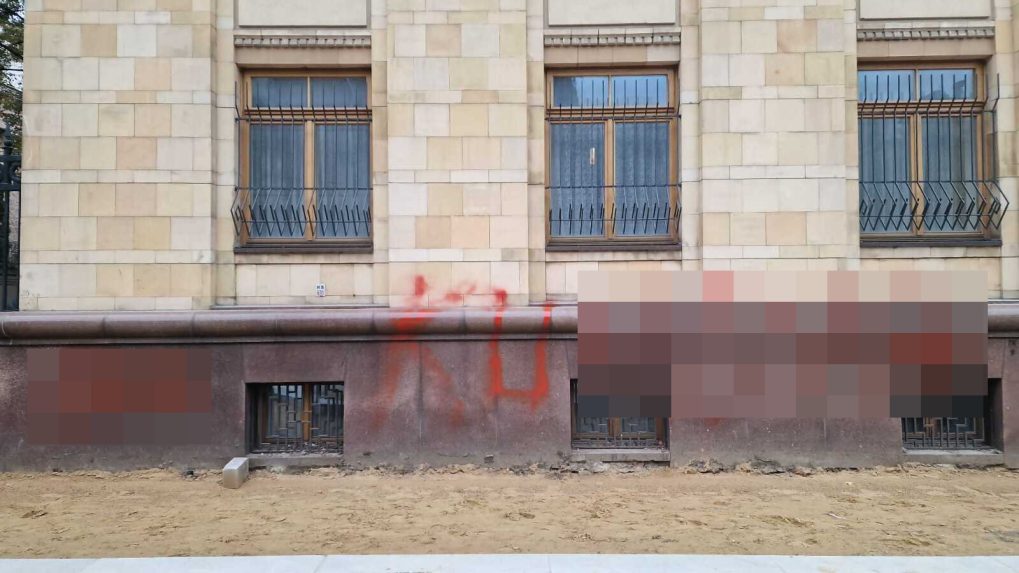 Vulgarizmy na ambasÃƒÂ¡de Ã„ÂŒeskej republiky v Moskve.