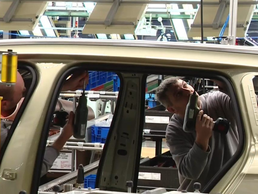 Na ilustračnej snímke zamestnanci.