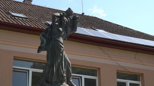 Na snímke socha v Zlatej Bani.