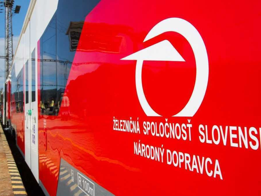 Na snímke je súprava ZSSK.