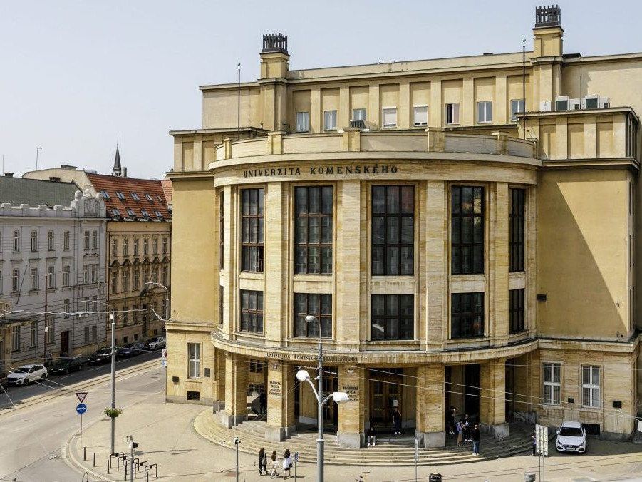 Budova Univerzity Komenského v Bratislave.