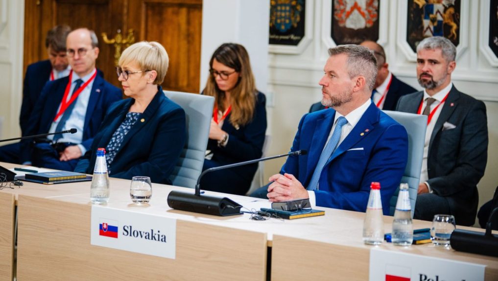 Slovenský prezident Peter Pellegrini a slovinská prezidentka Nataša Pircová Musarová na samite hláv štátov skupiny Arraiolos.