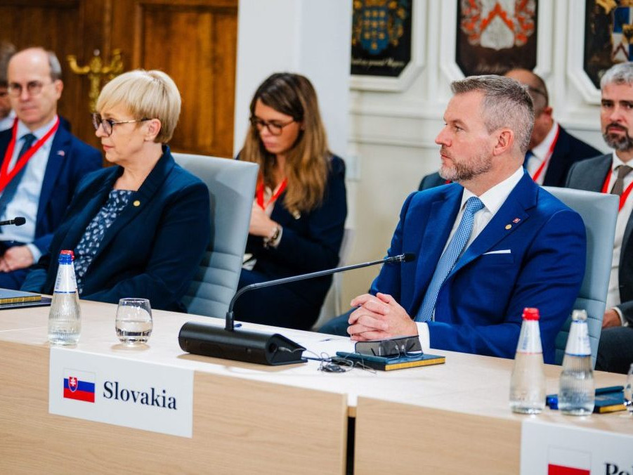 Slovenský prezident Peter Pellegrini a slovinská prezidentka Nataša Pircová Musarová na samite hláv štátov skupiny Arraiolos.