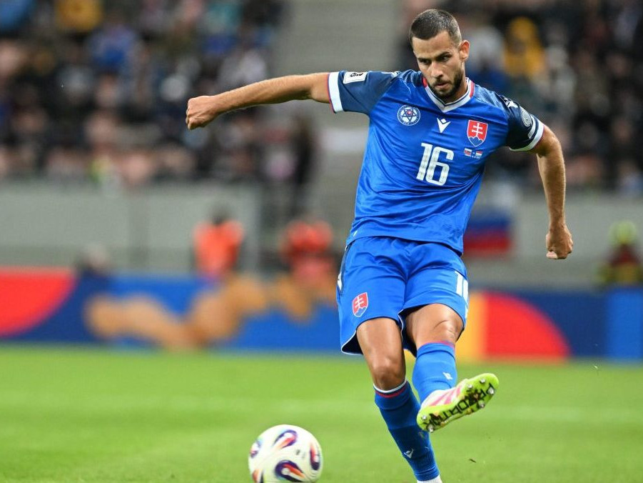 Dávid Hancko počas kvalifikačného zápasu na MS s Luxemburskom.