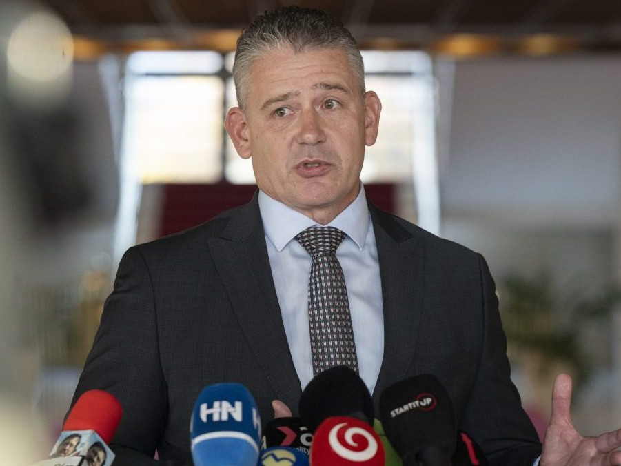 Bývalý minister vnútra a poslanec Roman Mikulec.