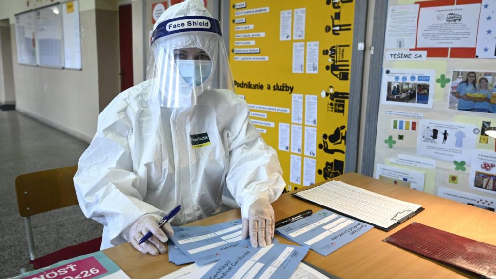 Na testovaní sa podieľalo asi 20-tisíc zdravotníkov.