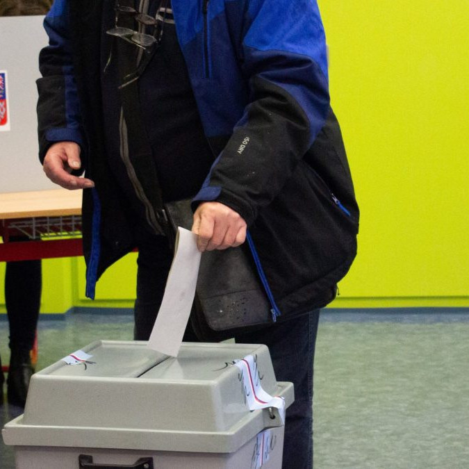 Archívna snímka z volebnej miestnosti v Česku.