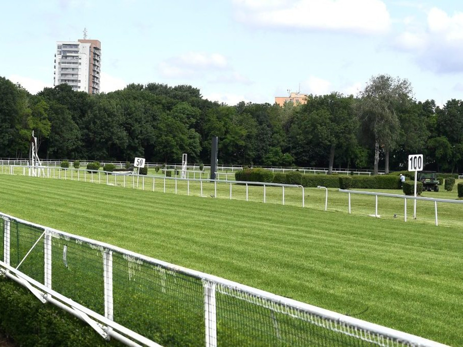 Na snímke Závodisko.