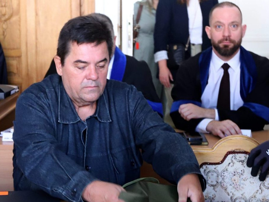 Marian Kočner v súdnej sieni s advokátom Marekom Parom.