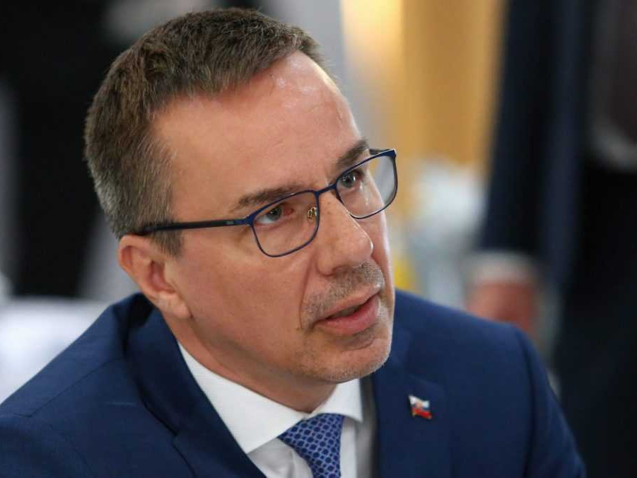 Minister práce Erik Tomáš.