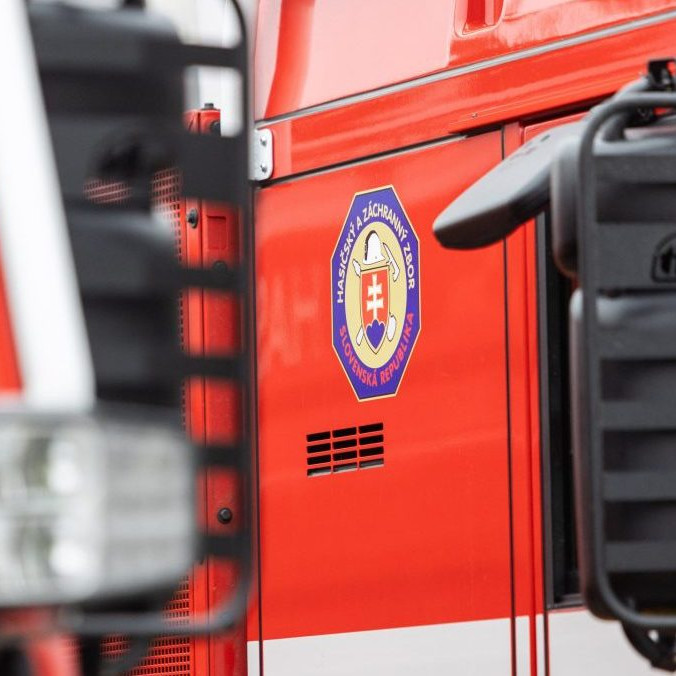 Na ilustračnej snímke logo Hasičského a záchranného zboru SR.