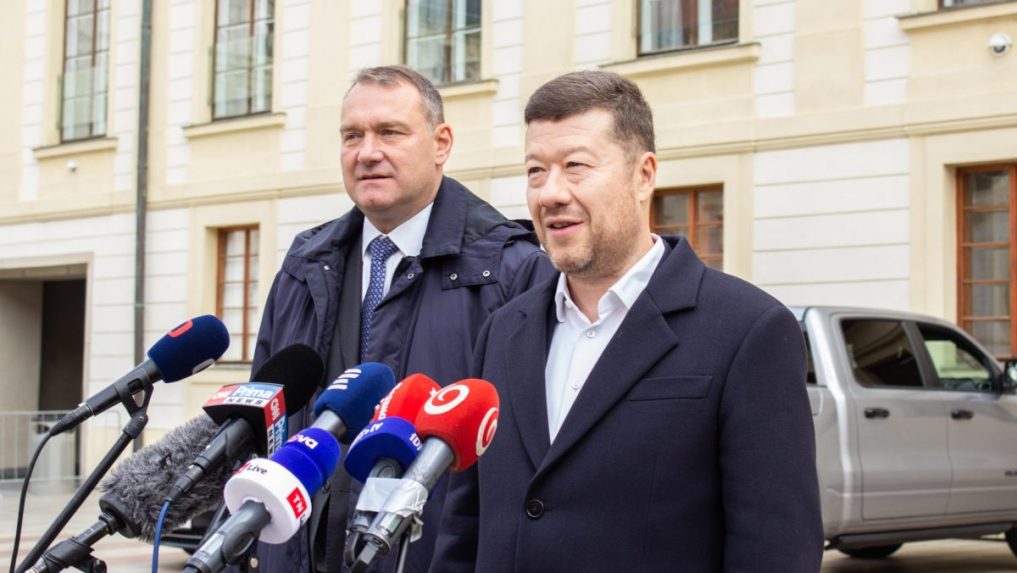 Na snímke predseda hnutia Sloboda a priama demokracia (SPD) Tomio Okamura a podpredseda SPD Radim Fiala.