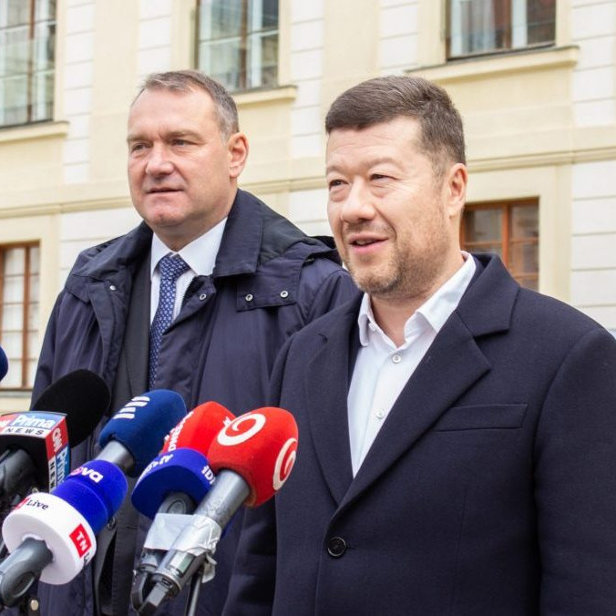 Na snímke predseda hnutia Sloboda a priama demokracia (SPD) Tomio Okamura a podpredseda SPD Radim Fiala.