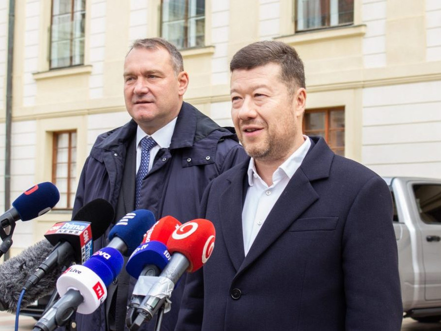 Na snímke predseda hnutia Sloboda a priama demokracia (SPD) Tomio Okamura a podpredseda SPD Radim Fiala.