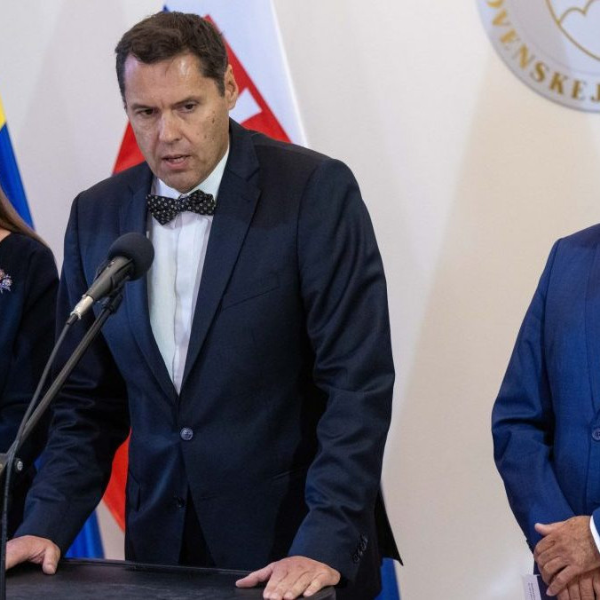 Zľava prezidentka KOZ Monika Uhlerová, prezident AZZZ Rastislav Machunka a 1. viceprezident RÚZ Mário Lelovský.