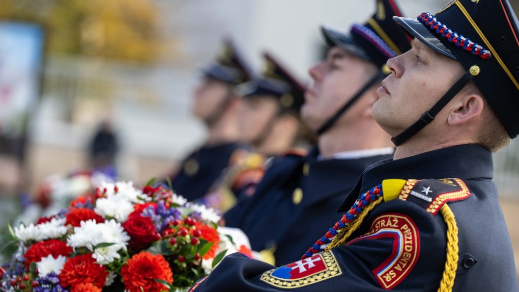 ÃÂestná stráÃ
¾ pri pamätnÃÂku