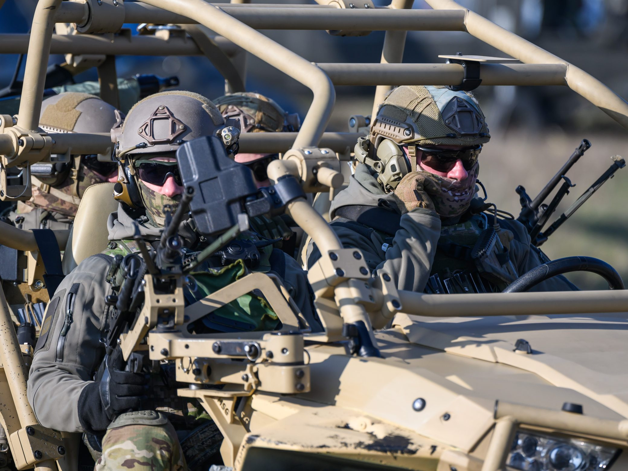 Vojaci počas simulovaného zásahu.