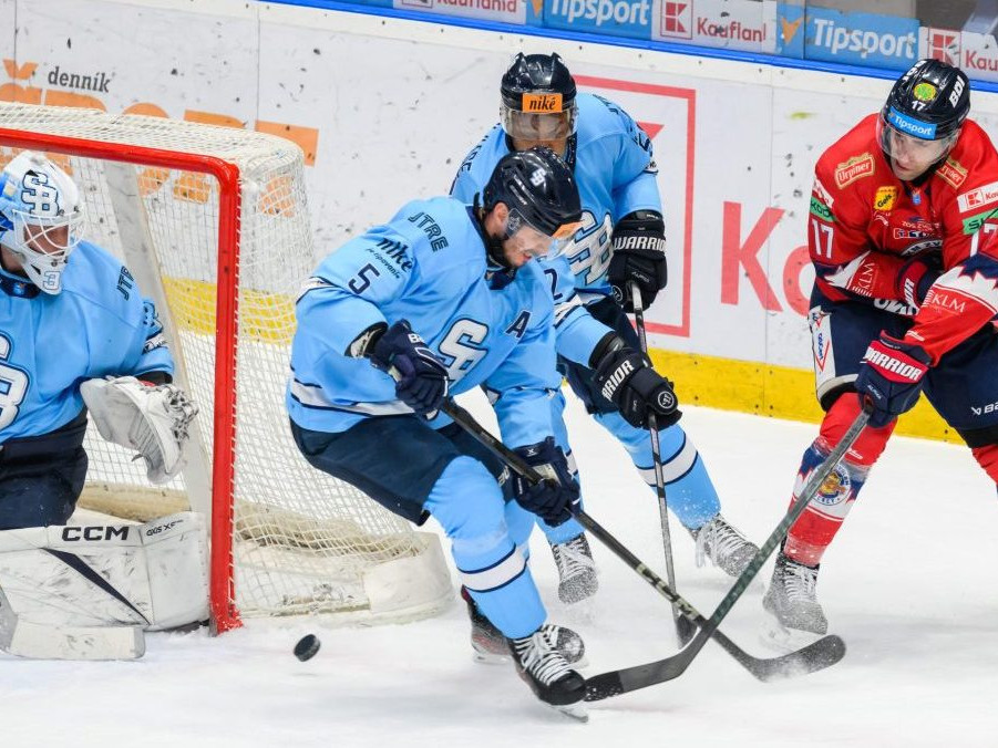 Na snímke hráči Slovanu a Zvolena.