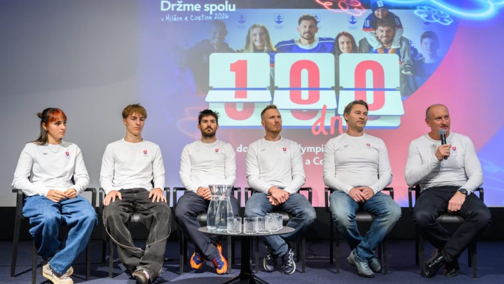 Mária Kapustíková, Hektor Kapustík, Andreas Žampa, Adam Žampa, tréner slovenskej mužskej hokejovej reprezentácie Vladimír Országh a šéf slovenskej výpravy Roman Buček.