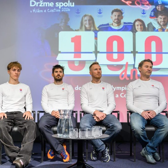 Mária Kapustíková, Hektor Kapustík, Andreas Žampa, Adam Žampa, tréner slovenskej mužskej hokejovej reprezentácie Vladimír Országh a šéf slovenskej výpravy Roman Buček.