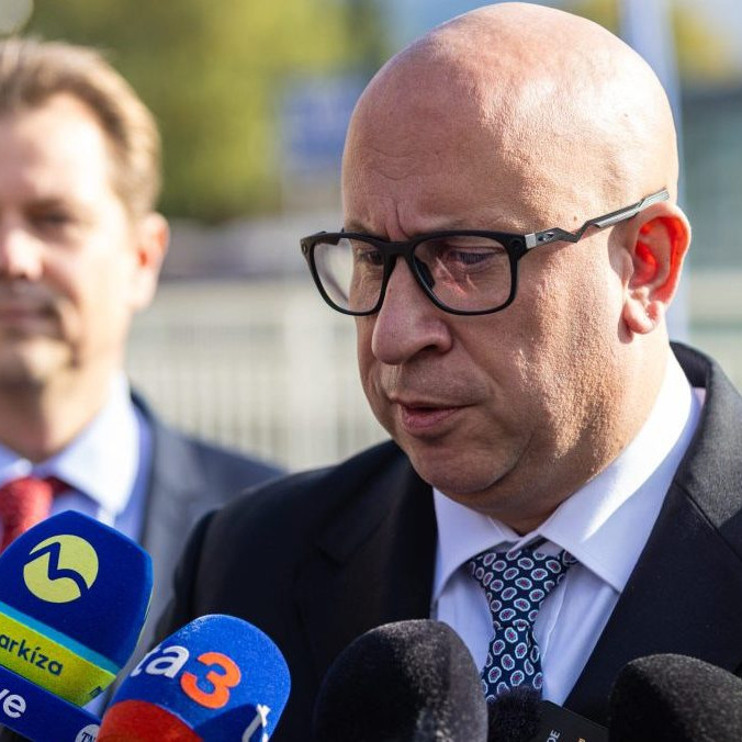 Na snímke v popredí minister dopravy SR Jozef Ráž ml.