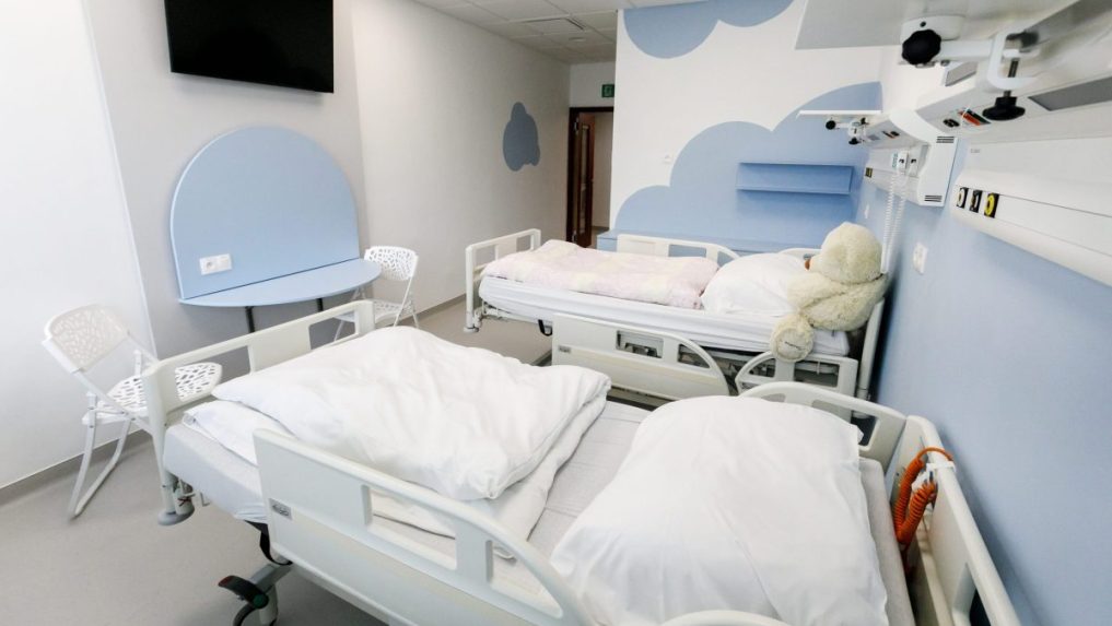 Snímka z otvorenia nových priestorov Oddelenia detskej neurochirurgie Národného ústavu detských chorôb pre najzávažnejších pacientov s ochoreniami nervového systému.