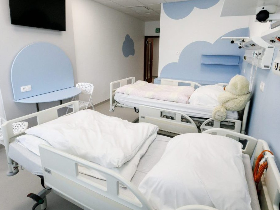 Snímka z otvorenia nových priestorov Oddelenia detskej neurochirurgie Národného ústavu detských chorôb pre najzávažnejších pacientov s ochoreniami nervového systému.