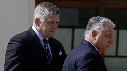 Vpravo maďarský premiér Viktor Orbán a slovenský premiér Robert Fico.