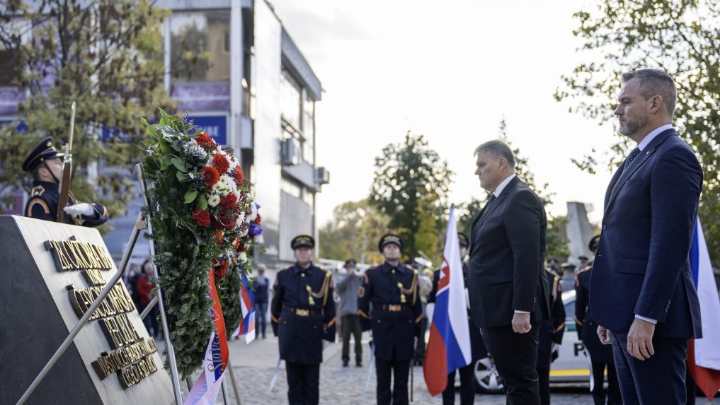 kladenie vencov pri pamätnÃÂku