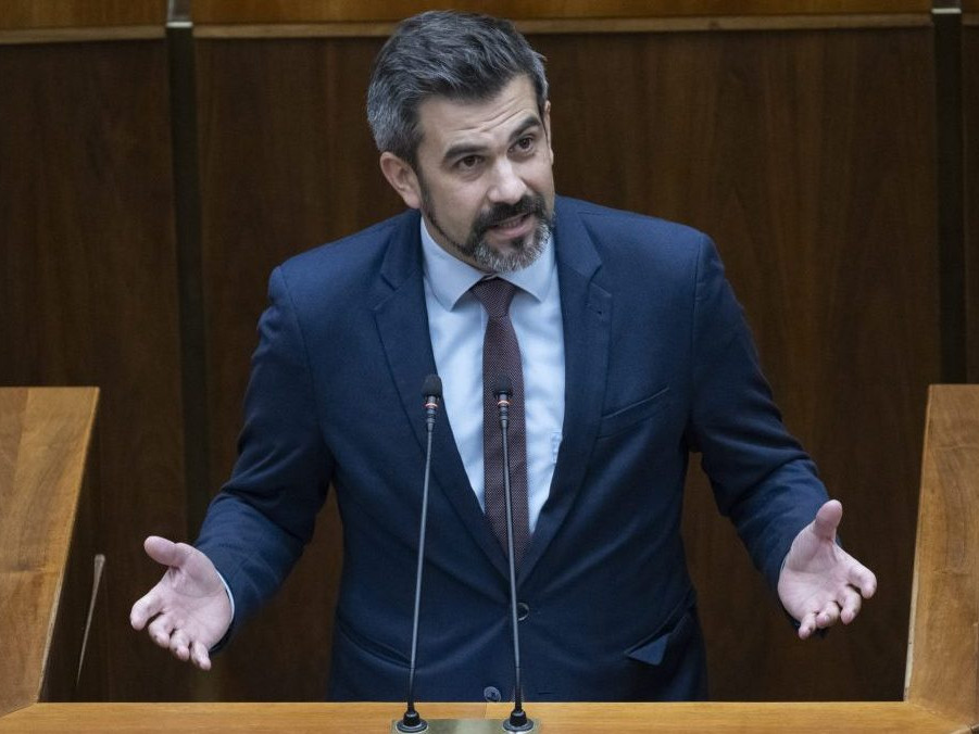 Na snímke poslanec Ján Hargaš.