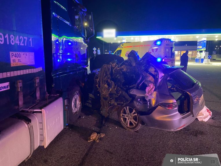 Na snÃƒÂ­mke auto po tragickej nehode na diaÃ„Â¾nici D4.