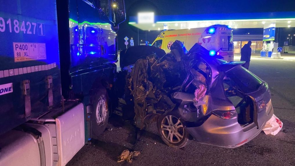 Na snímke auto po tragickej nehode na diaľnici D4.