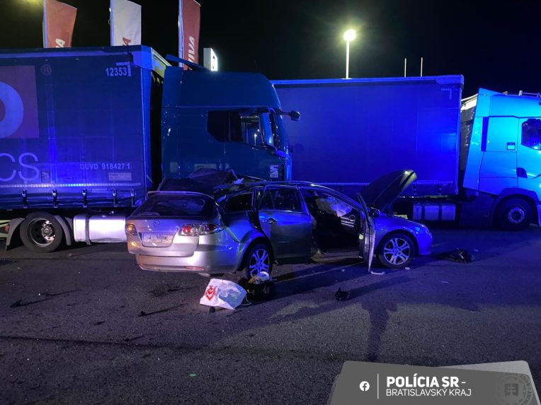 Na snÃƒÂ­mke auto po tragickej nehode na diaÃ„Â¾nici D4.