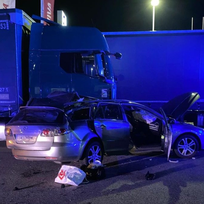 Na snímke auto po tragickej nehode na diaľnici D4.