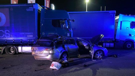 Na snímke auto po tragickej nehode na diaľnici D4.