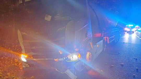 Na snímke kamión po nehode v obci Stráňavy.