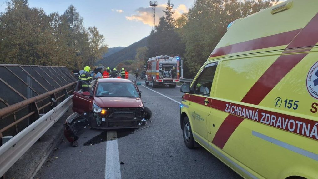 Na snímke auto po nehode v Liptovskej Porúbke.