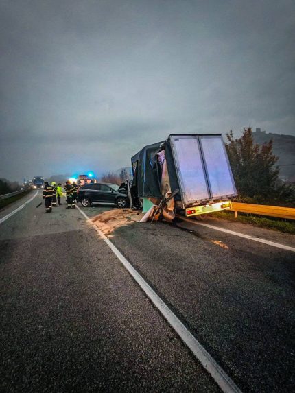 Na snÃƒÂ­mke autÃƒÂ¡ po nehode v Turni nad Bodvou.