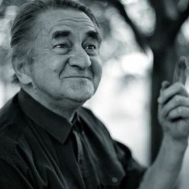 Na snímke básnik Jozef Mihalkovič.